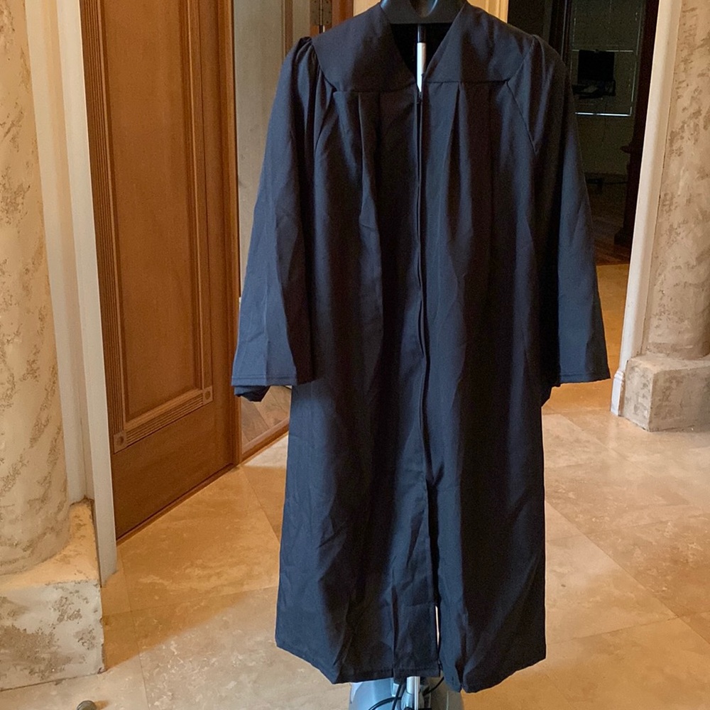 Oak Hall Greenweaver Black Graduation Gown Unisex 5’6” - 5’8” height - EUC